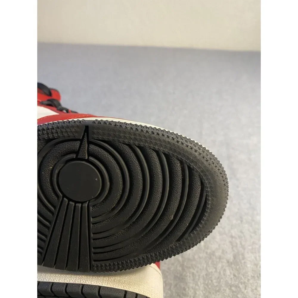 Size 6.5 - Jordan 1 Mid Chicago Black‎ Toe 554724-069